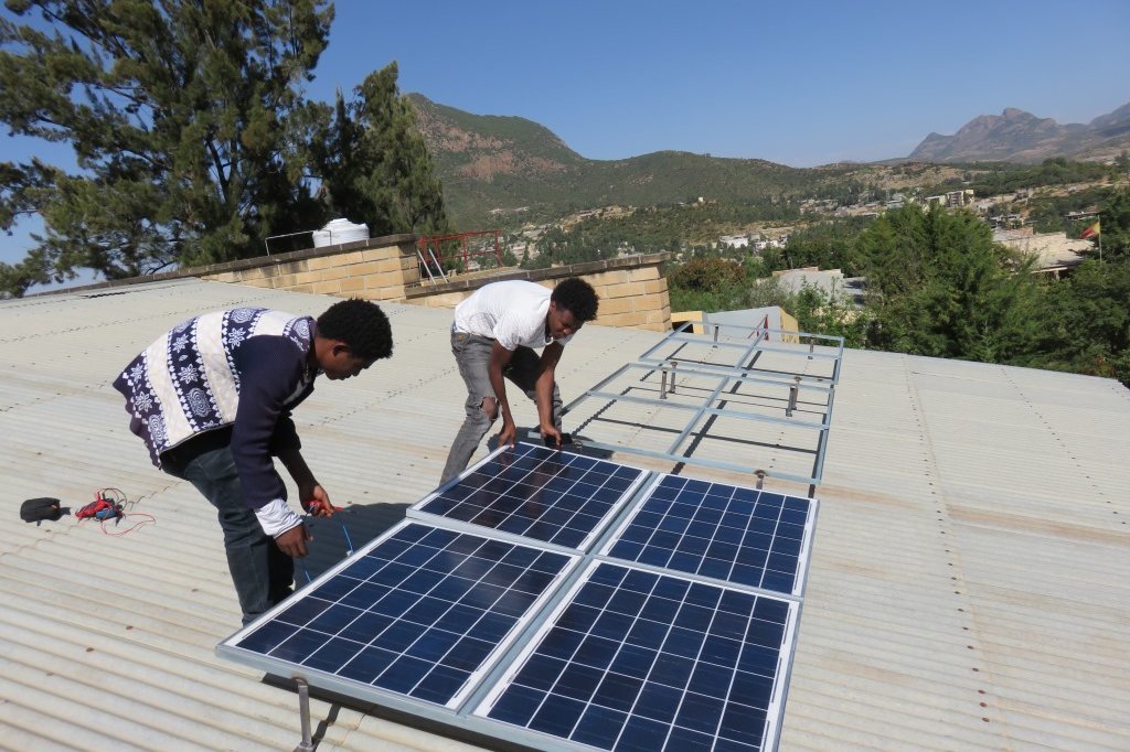 Äthiopien: Solar Boys installieren eine Solaranlage