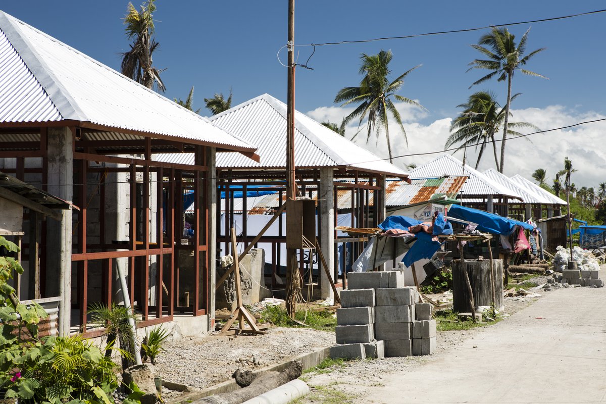 Philippinen: taifunsichere Häuser in Candahug