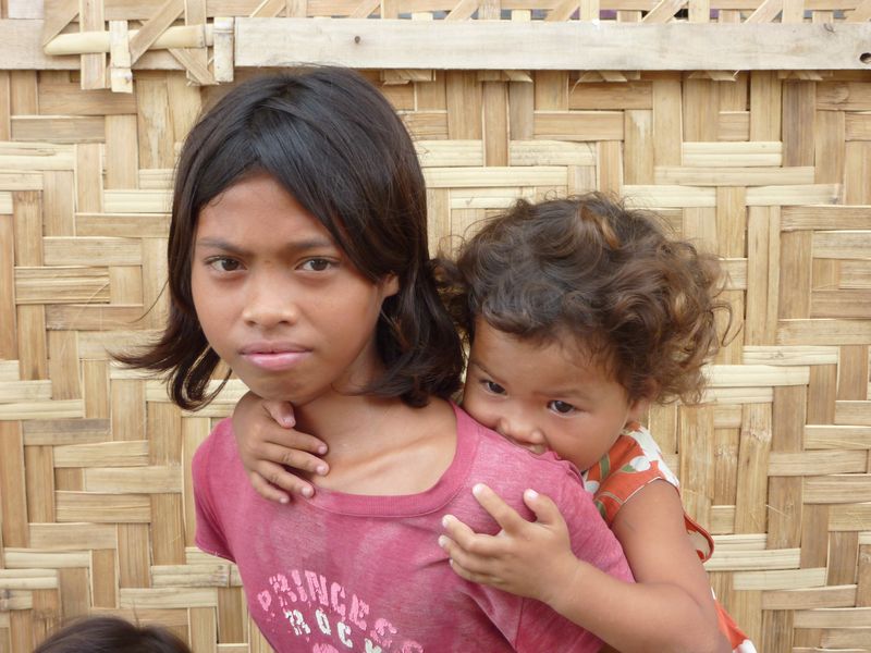 Philippinen: Mädchen mit Schwester