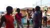 Sierra Leone: Maedchen beim Tanzen