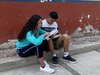 Mexiko: Zwei Jugendliche beim Lesen