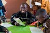 Sambia: in die Kamera lächelnder Junge