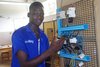 Elfenbeinküste: Elektrik-Azubi in der Don Bosco Berufsschule Duekoue