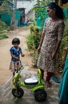 Indien: Nithya, ihre Tochter und ein Dreirad