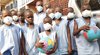 Sierra Leone: Gruppe Kinder mit Schutzmasken