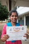 Indien: junge Frau mit Solar-Zertifikat