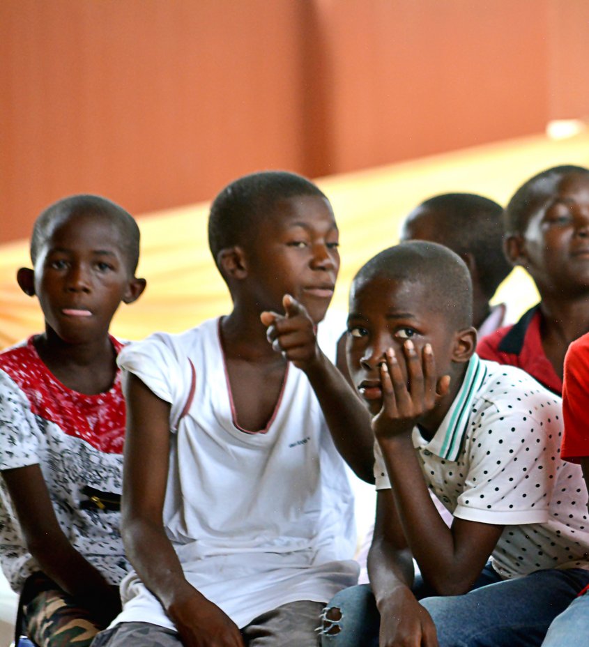 Angola - Kinder im Unterricht