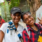 Papua-Neuguinea: Mädchen auf dem Schulweg