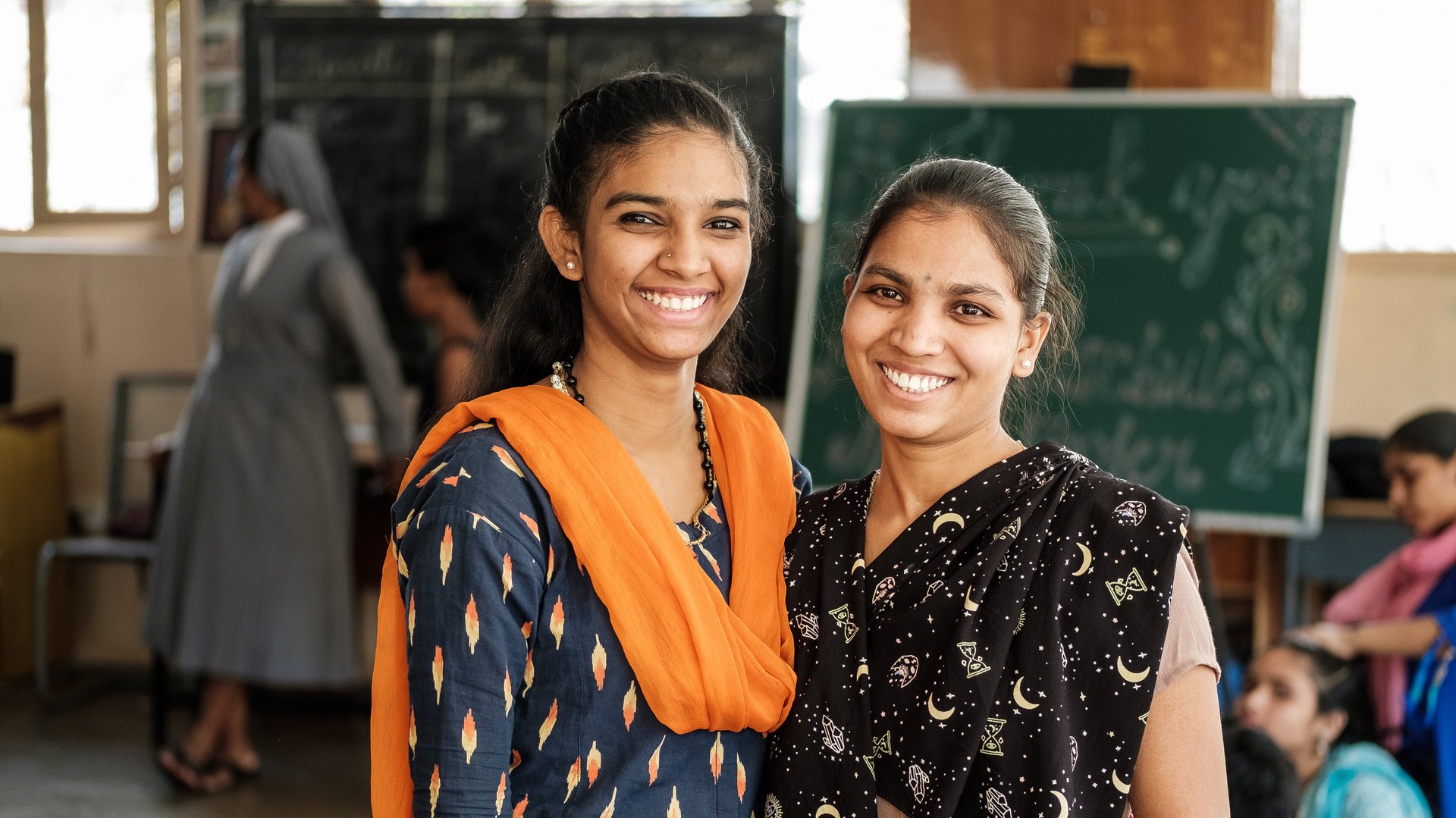 Indien: Mädchen im Klassenraum