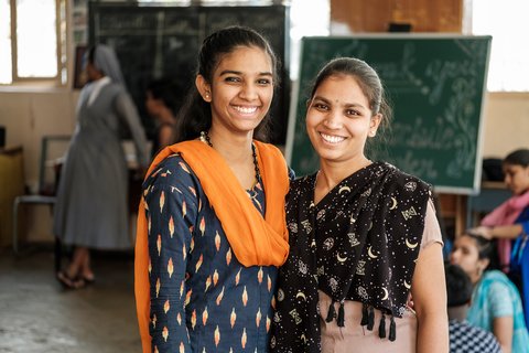 Indien: Mädchen im Klassenraum