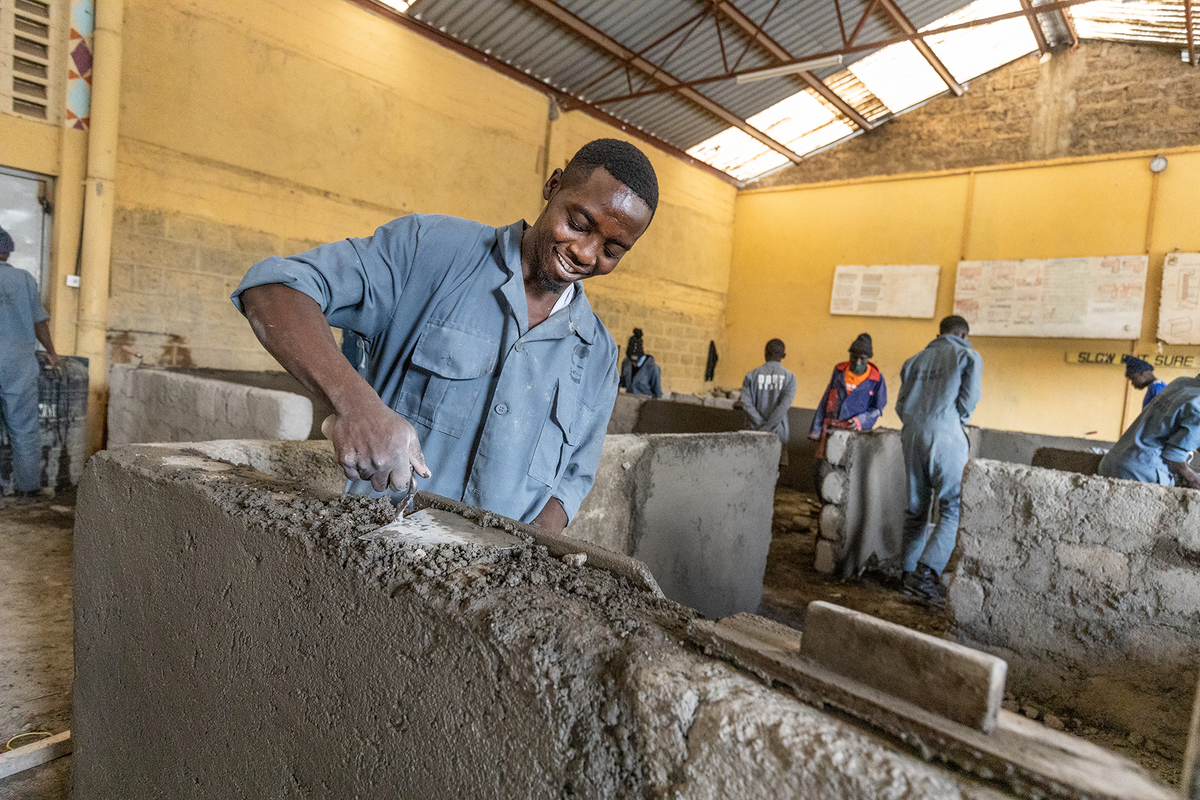 Kenia: Maurer-Azubi bei Don Bosco