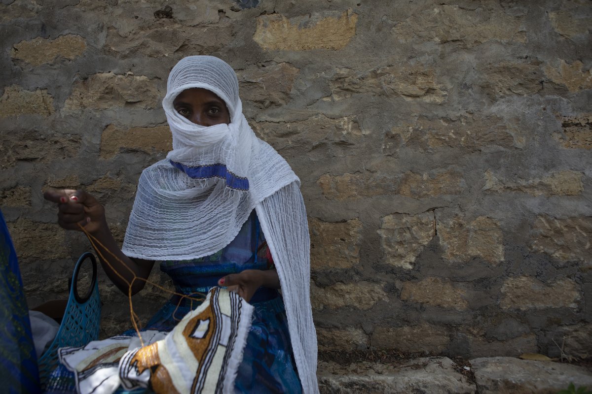 Äthiopien: stickende Frau 