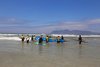 Südafrika: Jugendliche beim Surfen