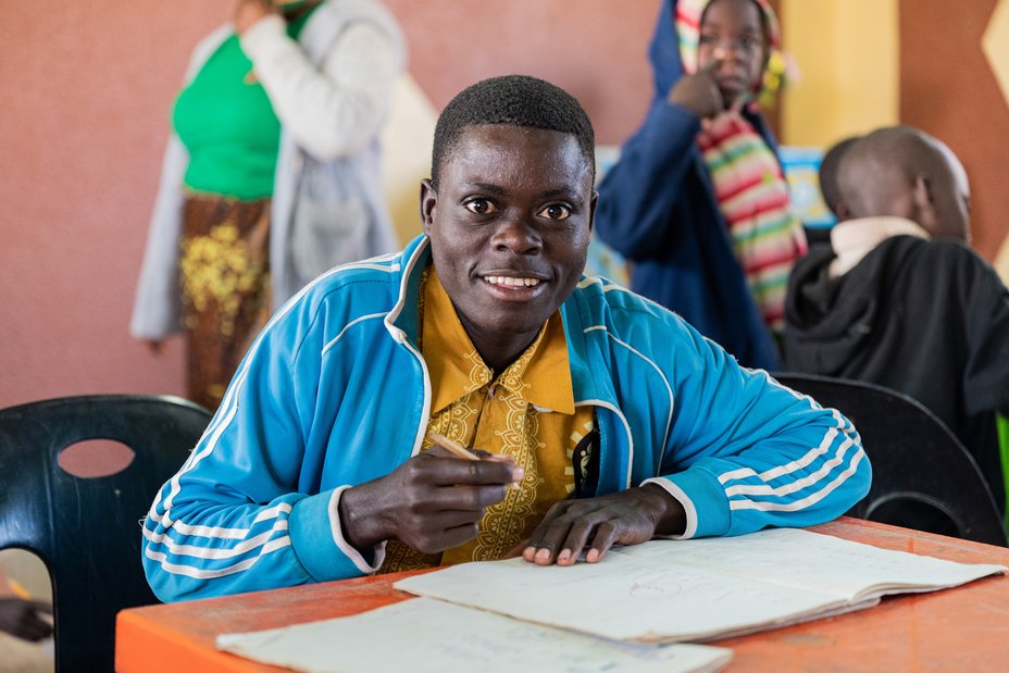 Sambia: lernender Junge
