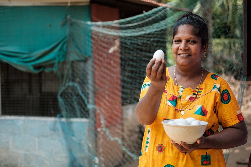 Indien: Geflügelfarmbesitzerin Tina Indien: Geflügelfarmbesitzerin Tina