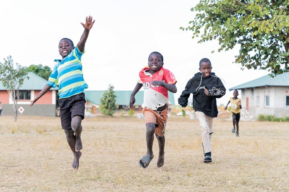 Sambia: Lachende Kinder im Don Bosco Kinderdorf