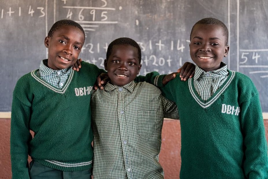 Sambia: Schulkinder vor Tafel