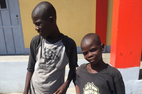 Haiti: zwei Jungen auf der Straße