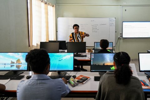Papua-Neuguinea: Mädchen in der Schulklasse