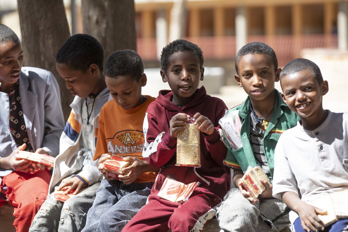 Äthiopien: Kinder mit Energiekekesen