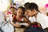 Philippinen: lernende Kinder