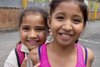 Kolumbien: Maedchen auf dem Schulhof